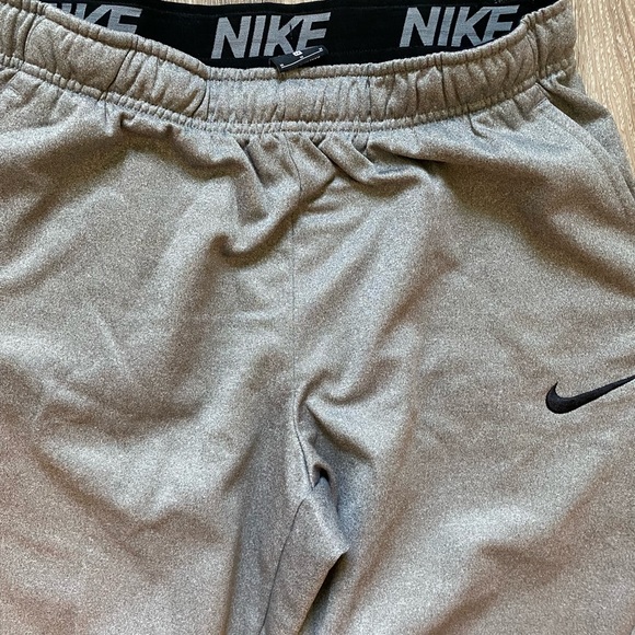Size medium Nike grey joggers - Picture 2 of 2